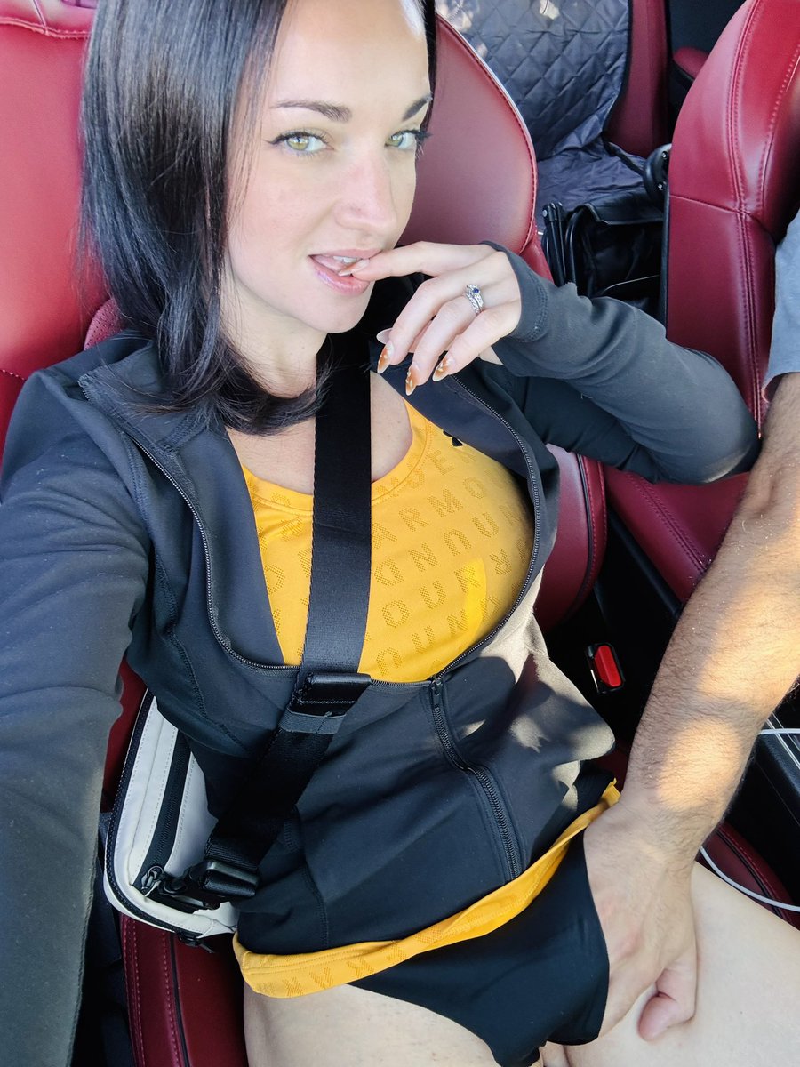 mslaceymilf's tweet photo. Passenger princess treatment 😏🤤 #milf #hot https://t.co/PauyDVhqWA