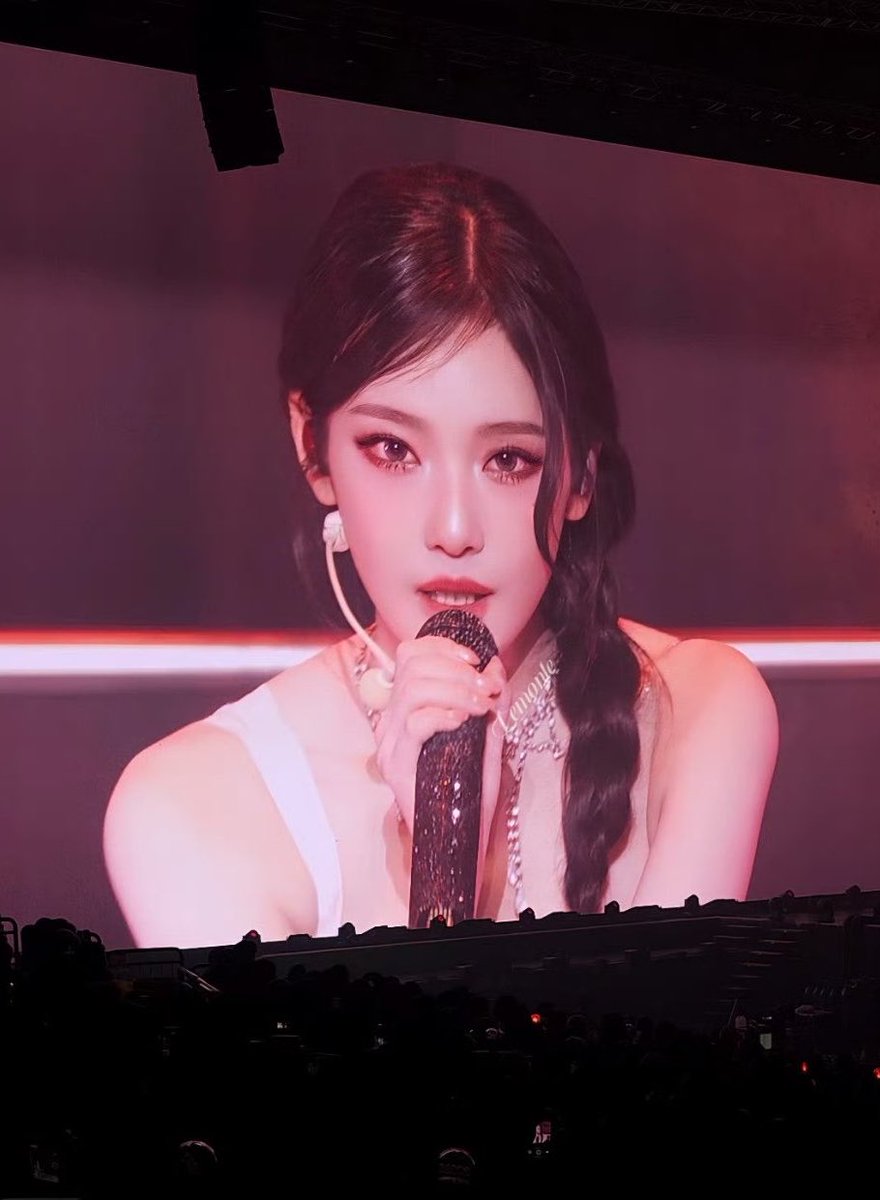 aespapic's tweet photo. the big screen was made for ningning https://t.co/NXWxZMCkIG