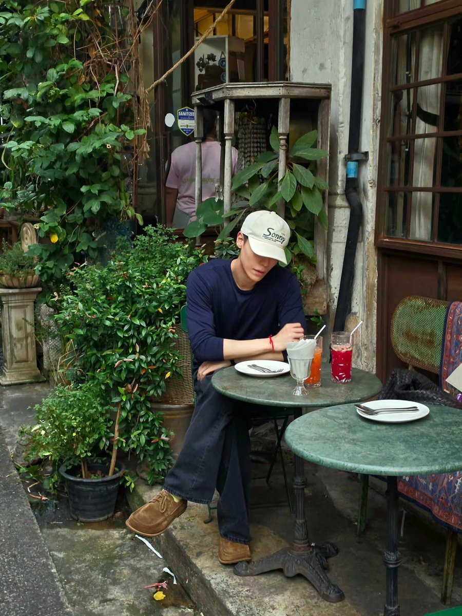 ppupaees's tweet photo. มีเรื่องจะเล่า ผมไปตามรอยคาเฟ่ที่พี่จูไป
แล้วไปเม้ากับพนงว่ามีคนมาตามรอยเยอะพี่ดาราเยอะมั้ย
พนงถามว่า มีดารามาหรอคะ 525525255252525525255
นี่เลยเปิดไอจีให้เค้าดู เค้าบอก อ๋อ เค้ารับออเดอร์เอง เค้าก็ว่าหล่อดี แต่ไม่รู้ว่าเป็นดารา
ผมขำจะเดรสสสสสส😂
#junniorrs #juniormark https://t.co/7FDXP8KGUj