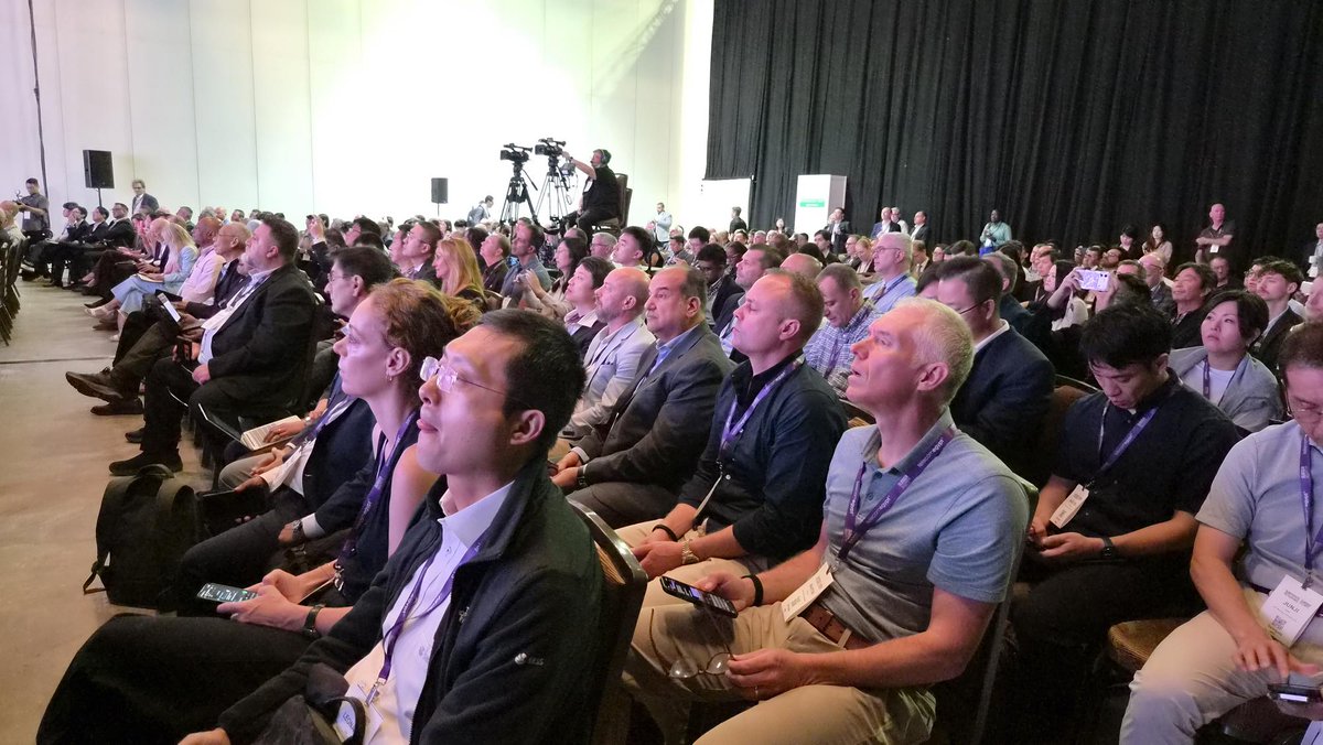 SubNetsWorld's tweet photo. 🔥 PACKED HOUSE at #SNWxSSW 2026!

Day 1 is off to an incredible start with TeleGeography, Nokia, Meta, UK MOD, Royal Australian Navy, ICPC, DFAT Australia, Sparkle &amp; APTelecom taking the Keynote Stage.

And this is only the beginning. 🌊 https://t.co/qftbKIblkd