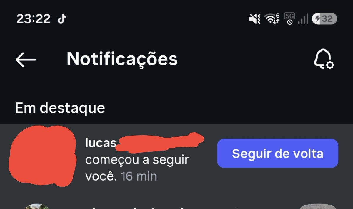 duda_csc's tweet photo. Nao acredito q o cara q mandou um TEXTAO "terminando" cmg depois de eu dar UM beijo nele teve a CORAGEM de voltar a me seguir (advinha? É da paracelso kkkjj) https://t.co/7gBpF1yiTB