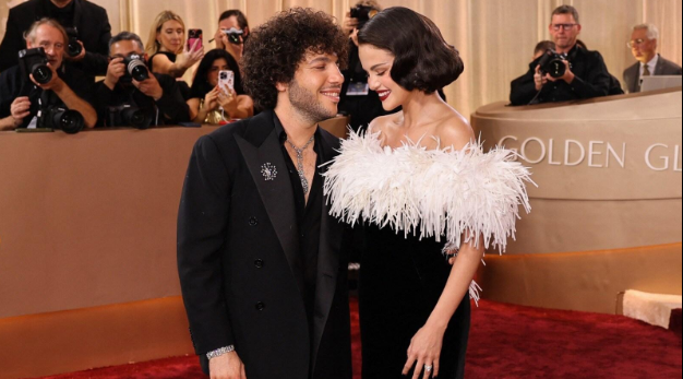 FunzaniDesign's tweet photo. 🚨 SELENA GOMEZ BABY NEWS? 👀❤️ Selena has spoken about her hopes for motherhood, but there is NO confirmed pregnancy announcement. Meanwhile, she and Benny Blanco are approaching their first wedding anniversary! 💍 #SelenaGomez #BennyBlanco #CelebrityNews https://t.co/O0u9OZtOFk