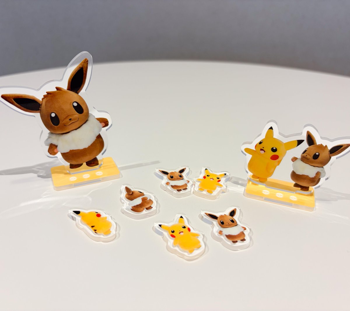 project_eevee's tweet photo. #イーブイ と #ピカチュウ がいっぱい😍
2027年のアクリルフレーム #カレンダー が登場❣️
シャカシャカパーツを入れたりお気に入りの写真を入れたり…💗
もちろんアクリルスタンドとし���も楽しめるよ😆
#ポケモンセンターオンライン で明日9月24日(木)販売予定👀
https://t.co/TBRflTVtWt
#Eevee https://t.co/MkOsZBE8pW