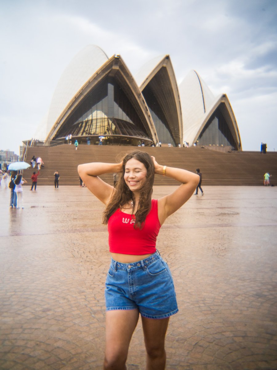 JanellaKuincyf's tweet photo. missing Sydney &amp; McCall &amp; Kayla ❤️ 
#australia #sydney #travel #besties https://t.co/fWf0A3Ofpl