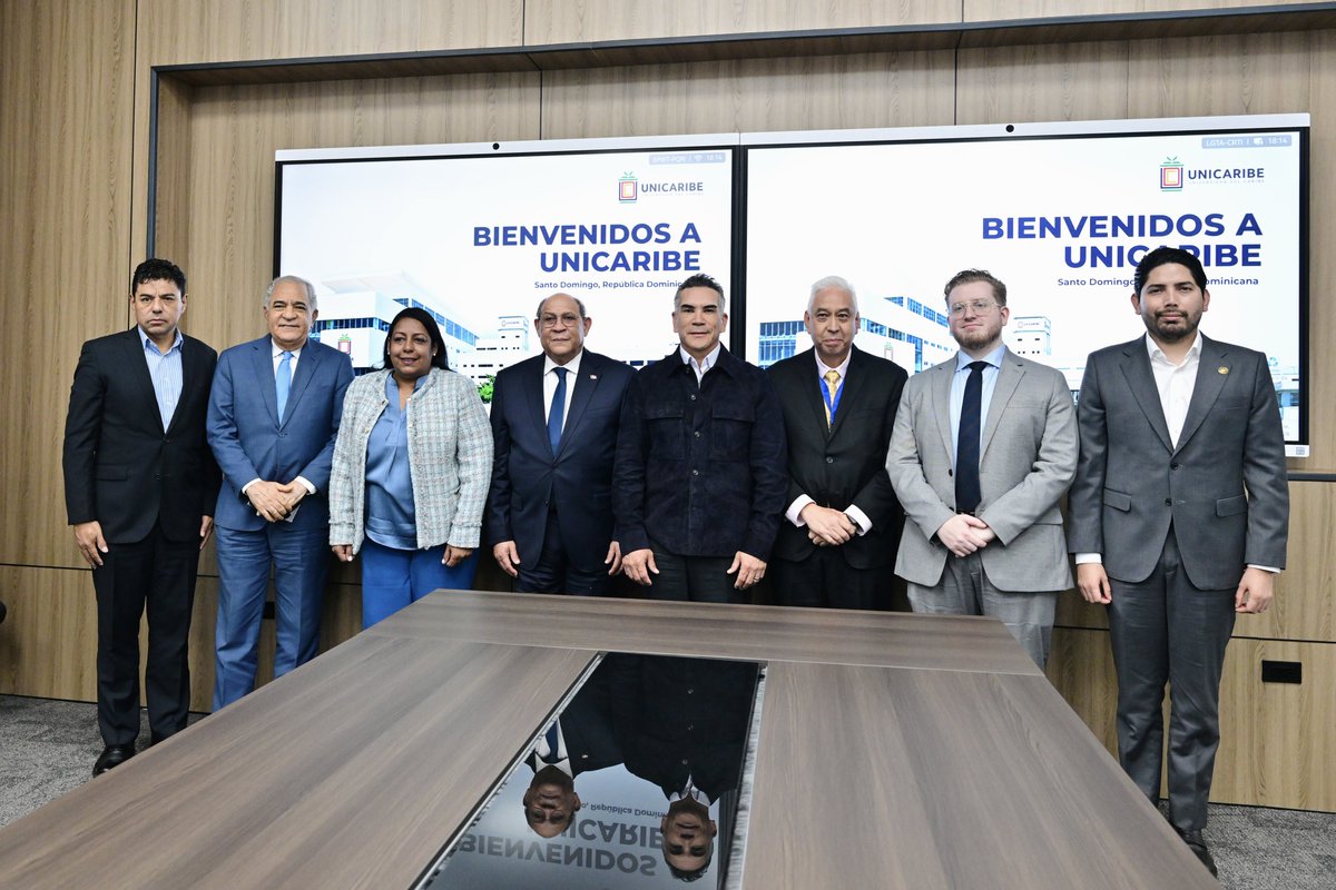 alitomorenoc's tweet photo. Me dio mucho gusto reunirme con el Rector de la Universidad del Caribe, Dr. Ricardo Ramírez-Mendoza, y con el Ministro de Educación Superior, Ciencia y Tecnología de República Dominicana, @RafaelESantosB. Platicamos sobre la formación de las nuevas generaciones, los retos de la educación y la importancia de seguir fortaleciendo los vínculos entre nuestros países.

Y por cierto, qué gusto encontrar a un coahuilense al frente de @UnicaribeOnline. Da mucho orgullo ver a un paisano abriendo camino fuera de México. ¡Los mexicanos estamos presentes en todos lados!