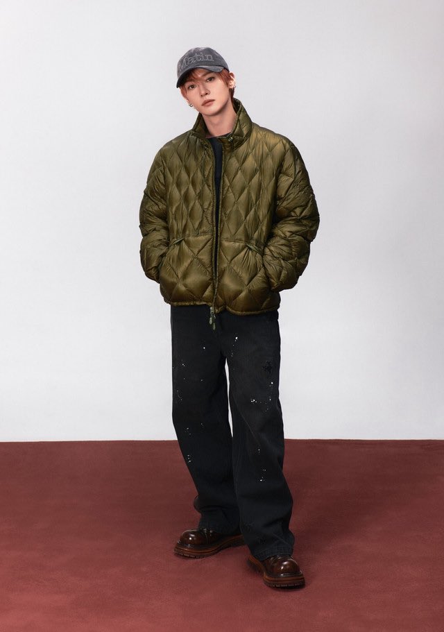 shoyoskz's tweet photo. LEE KNOW FOR MATIN KIM WINTER COLLECTION!! 

#LEEKNOWxMATINKIM https://t.co/ugiQLZaFGE