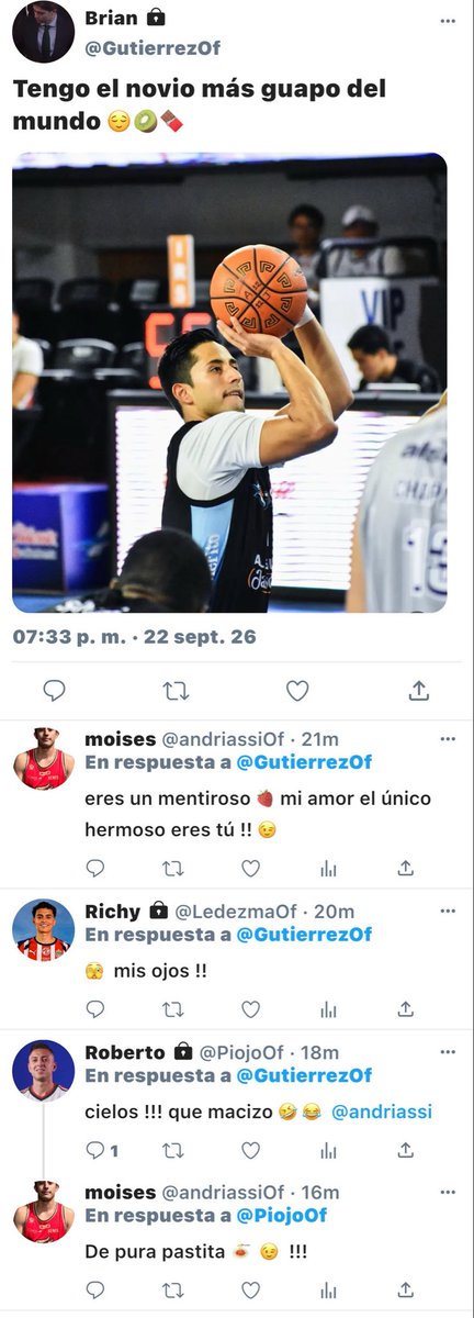 El_Lic_DelAmor's tweet photo. #Brimiga 
Donde 🐜 se fue a Grecia y dejó a su  🍓 , se hizo novio de Gustavo sa . Ahora 🍓 conoció a Moisés 🥝   Un jugador de basquetbol #Mrian . 

No me odien https://t.co/6XEfkioMYN