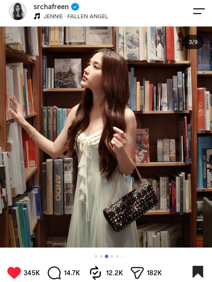 yoongsar's tweet photo. 345K >> 400K 🔜

Let's keep engage Freen new post for Valentino, it's important 🙏🏻

#ValentinoGaravani
#ValentinoxFreen 
#RockstudSpike
#ADV #srchafreen https://t.co/gYUTUXVdKv