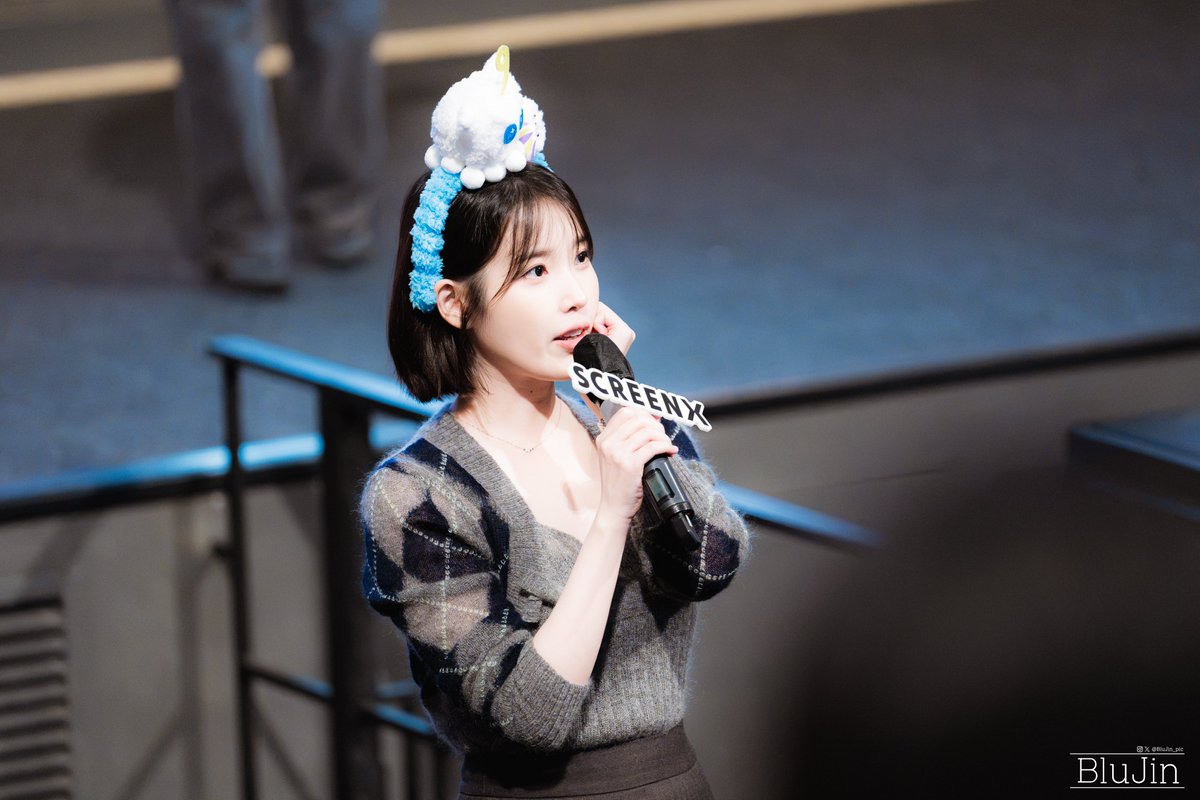 BluJin_pic's tweet photo. [26.09.20] #아이유 #무대인사 #IU #유애나 #UAENA #CGV https://t.co/joBvHWTlzl