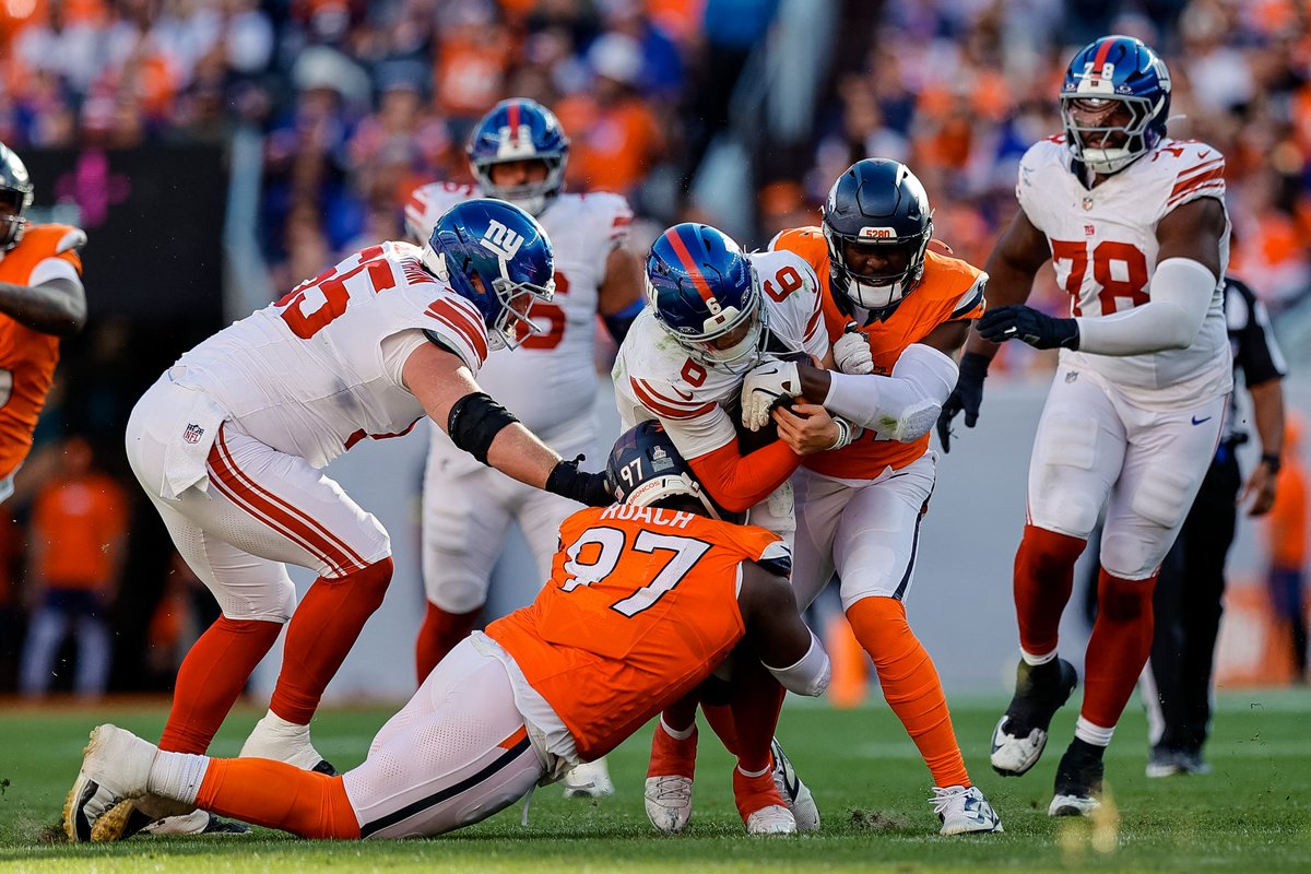 ZacStevens's tweet photo. Don't look now, but Que Robinson is heating up...

He has a TFL in 4 of his past 5 games and had a sack last week. https://t.co/JbA55GSpKw
