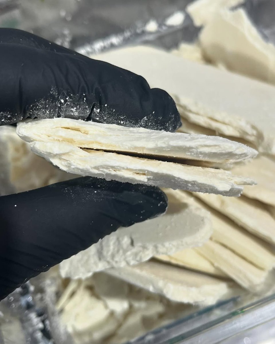 fatheadfarms's tweet photo. Mechanically separated ThcA!!!!!!
Diamond punch 💎🥊💎🥊💎
#hash #rosin #thca #terps #ice #water #heat #pressure https://t.co/tAjYdzDJLl