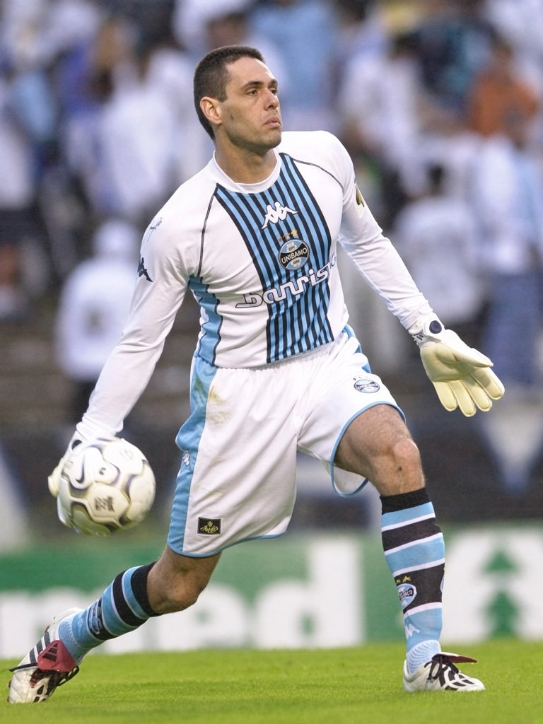 futnostalgico's tweet photo. O goleiro Danrlei no Grêmio 🧤

Nostálgico! https://t.co/d1dEoJ2gsN