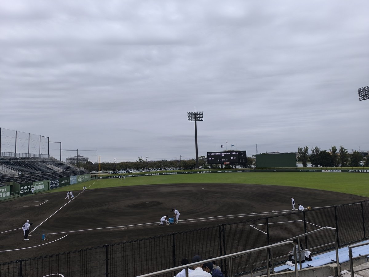 t1_Proletariat's tweet photo. 前の試合が長引いたので試合開始は遅れそう
シルバーウィークということで人の入りは結構多め
県大会は入場料取るの驚いた(地区予選はなし、学生証提示で無料) https://t.co/q23HalgrlP