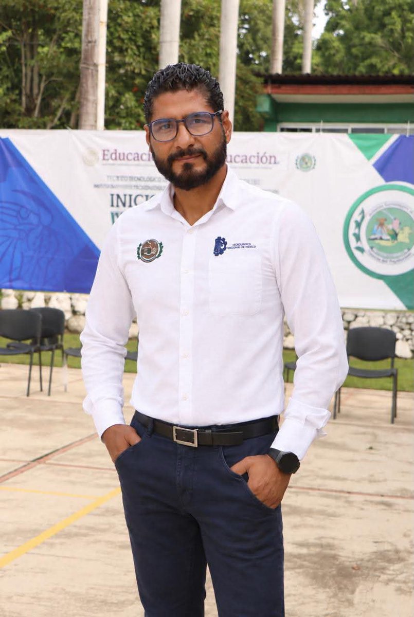 TuxtepecGayMas's tweet photo. El doc del tec de la cuenca hasta cuando habla se nota muchos alumnos del tec han pasado x ahí!!!!!! 

#mayates #tuxtepec #gay https://t.co/ceBT3JFwVz