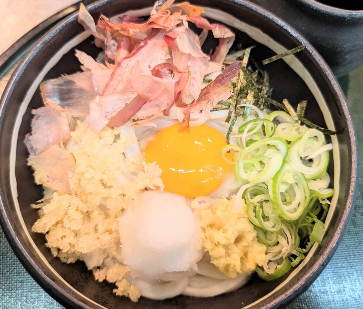 kurahachi01's tweet photo. おはようございます。二代目です。
いよいよ今日がシルバーウィークの最終日です。
先月に続けての連休は二代目と三代目の体内カレンダーを狂わせており、
毎日の様に
[今日何曜日だっけ？]
と言い合っております😅

では、本日も営業致しておりますので宜しくお願い致します😄 https://t.co/Uj85vaomCb