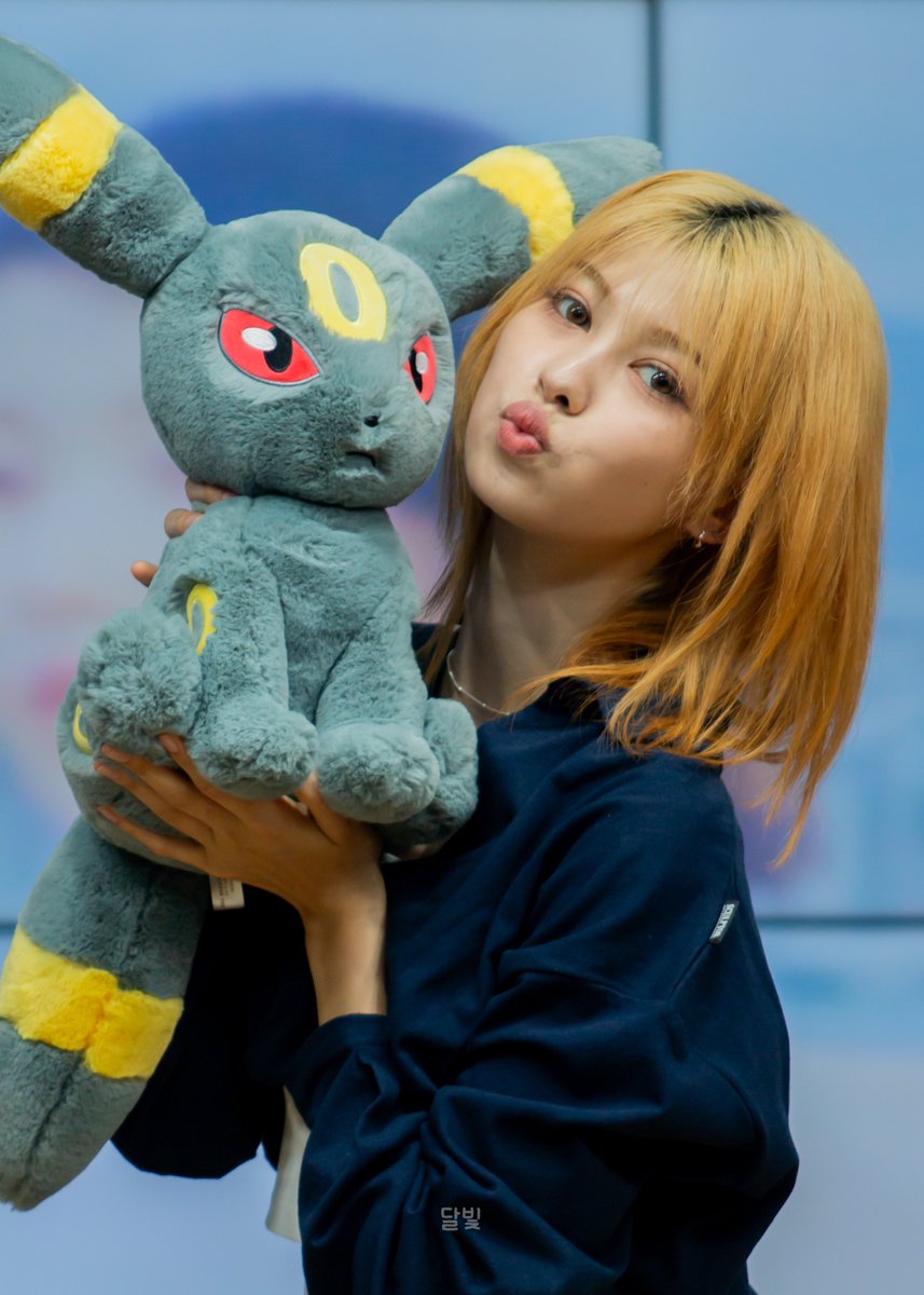 byeol_0813's tweet photo. 260920 뮤직플랜트

michi eevie cosplay when..?

#AtHeart #앳하트
#MICHI #미치 https://t.co/tmzZCcKgPP