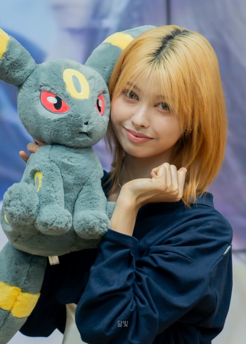 byeol_0813's tweet photo. 260920 뮤직플랜트

michi eevie cosplay when..?

#AtHeart #앳하트
#MICHI #미치 https://t.co/tmzZCcKgPP