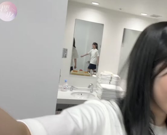 murayamamiu_2y's tweet photo. 鏡でもわかる迫り来る小田倉麗奈好き https://t.co/1TwQWVAlkr