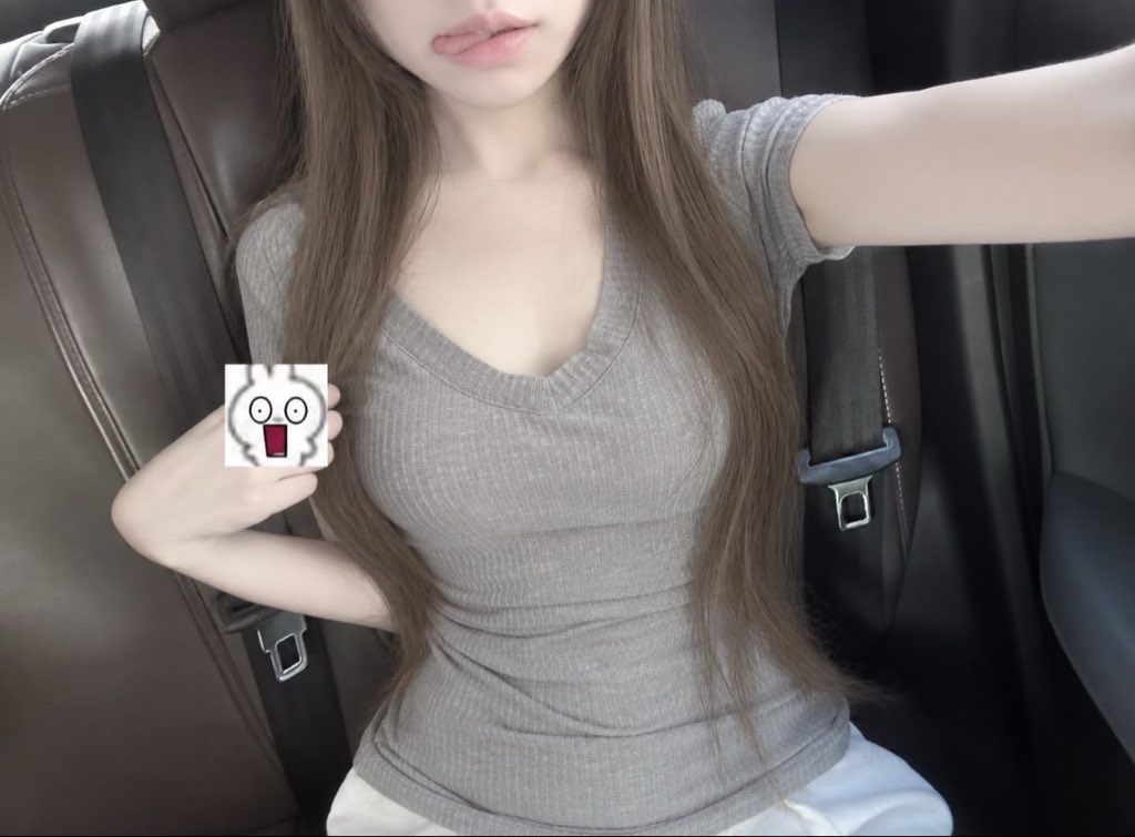 AniketKuma30985's tweet photo. 05女、真心找男（不开玩笑）在线蹲一位周末能约的男搭子，不打扰彼此生活！点赞优先 反正没有🚪 https://t.co/BaHecfBVoF