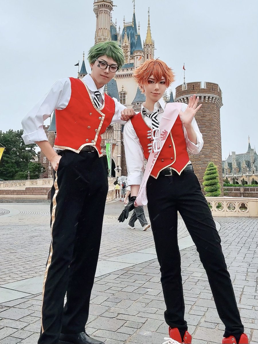 AtsuMayuyu's tweet photo. バースデーボーイとインパしてます🎂

#Dハロ仮装2026
#Dハロツイステ https://t.co/NRU1TH5VjP