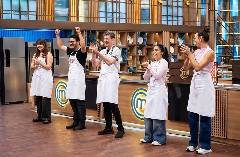 warlenpontes's tweet photo. Quem será o primeiro finalista do #MasterChefBr ? https://t.co/cZGyddk8tv