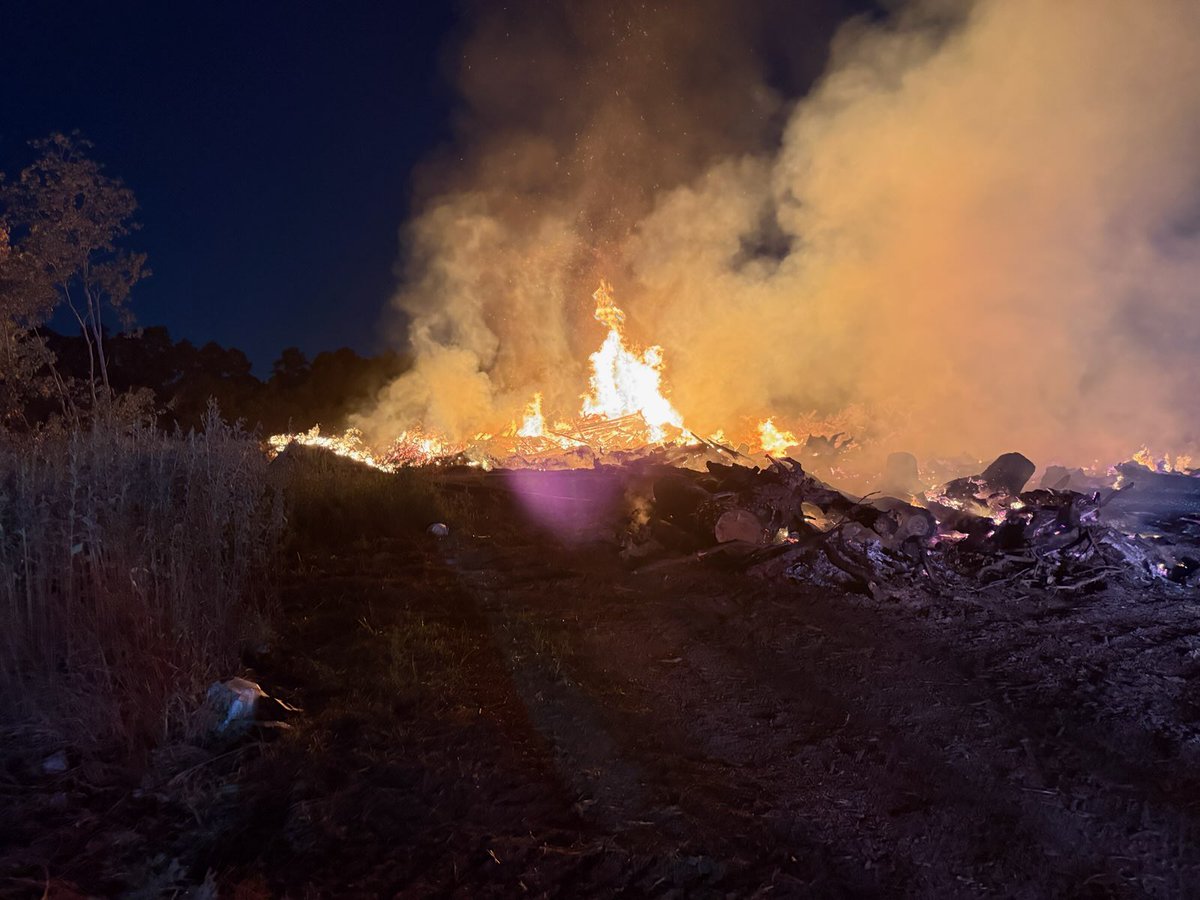 AtascocitaFire's tweet photo. UPDATE:  Atascocita crews are still battling a large  (1 to 1.5 acres) outdoor fire of brush and debris on moonshine Hill Rd.  Mutual aid crews from Porter FD,  Houston FD, HuffmanFD and East Montgomery County FD is sending a dozer.   Please continue to avoid the area.

AFD is fighting a large outdoor trash fire on Moonshine Hill Rd near Baker Rd.  Please avoid the area.