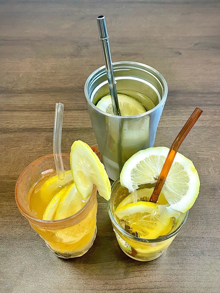 Christianeq5k's tweet photo. [Craving a cozy pick-me-up Whip up iced honey lemon tea in 2 mins! Steep black tea, add fresh lemon juice + a spoonful of honey, toss in ice – done. Refreshing, sweet-tart perfection ]， https://t.co/hHSAB4JHYs