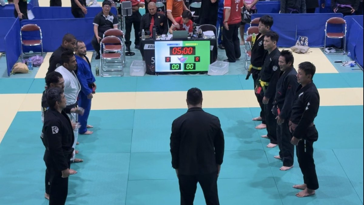 cola_bjj's tweet photo. 9/21
京都市武道センター
ASJJF KANSAI INTERNATIONAL OPEN JIU JITSU CHAMPIONSHIP 2026

団体戦の茶黒部門。
GROUND COREチーム
　vs
白木アマゾン先生率いるDUMAUドリームチーム。

結果は、2対3と惜敗しましたが、先輩方の熱い戦いに大変感動しました🥹 https://t.co/P0Qs8atA6o