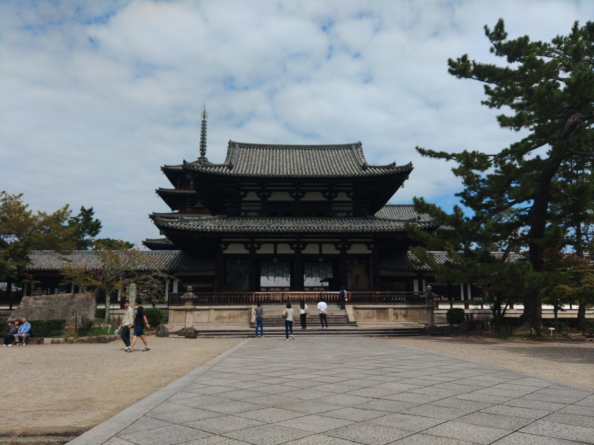 komainu556's tweet photo. 修学旅行以来の法隆寺！ https://t.co/JDTqeJRTDh