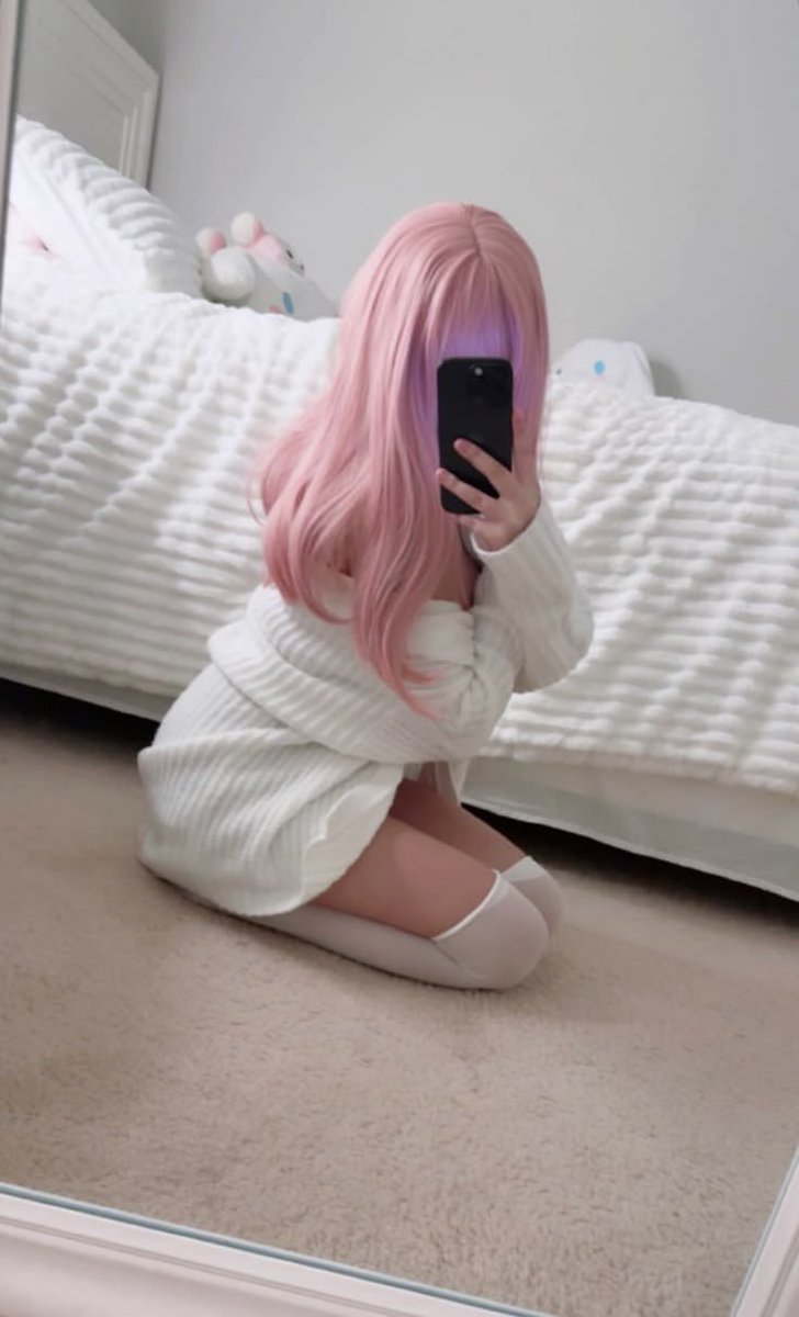 moonmochixx's tweet photo. at my friends house hehe :) https://t.co/WebUArrsr2