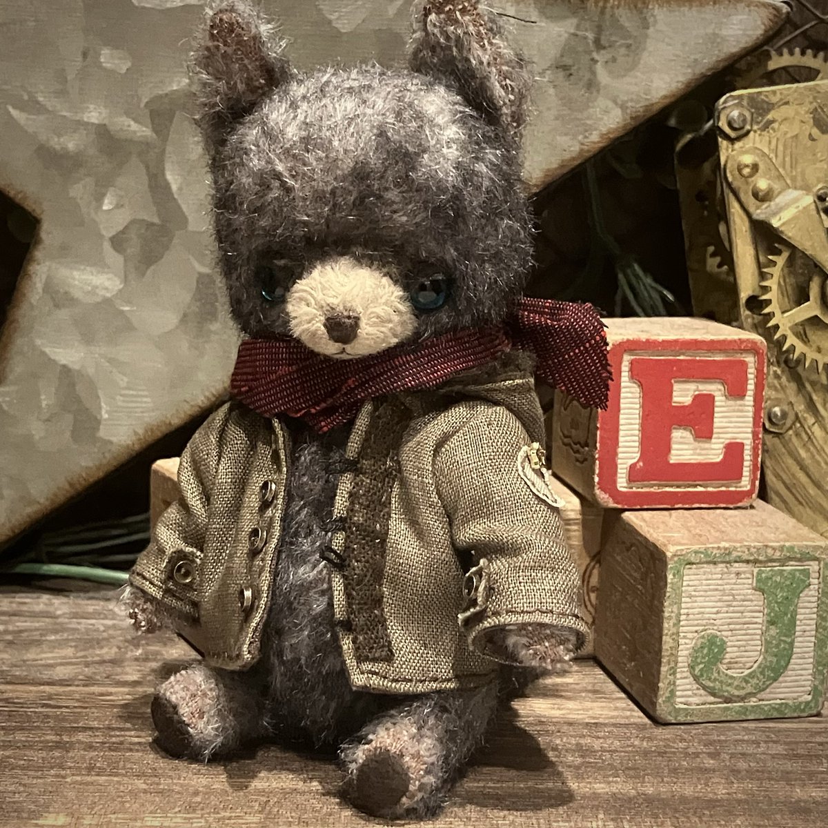 kumakuro_bear's tweet photo. オオカミさんの服を
ひと針ひと針チクチクと…🪡
カッコよくなってきたでしょ🤭♡ https://t.co/lCT3ZWmpAu