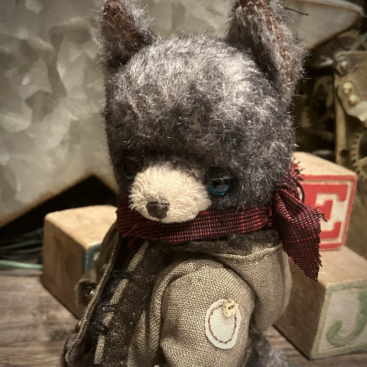 kumakuro_bear's tweet photo. オオカミさんの服を
ひと針ひと針チクチクと…🪡
カッコよくなってきたでしょ🤭♡ https://t.co/lCT3ZWmpAu