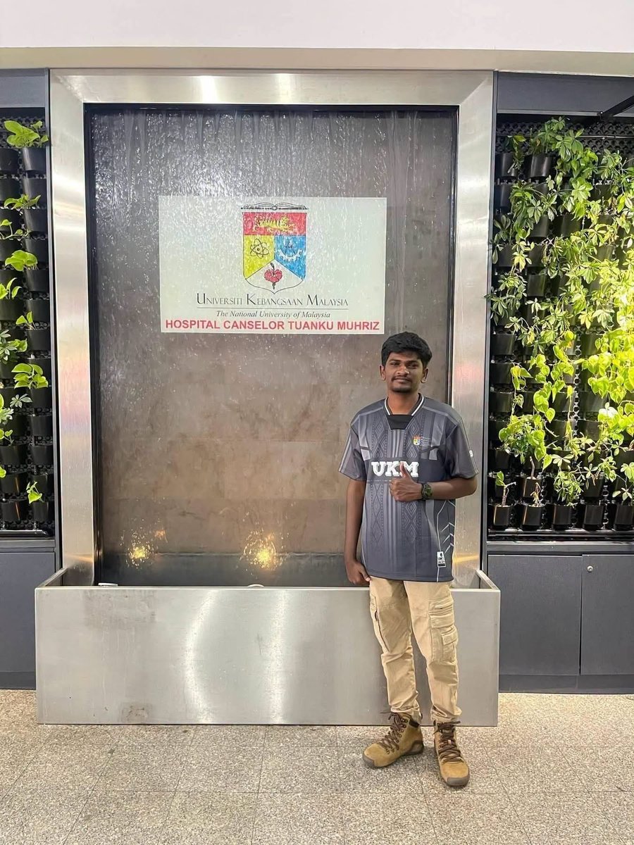 SSR_Sivaraj's tweet photo. மக்களின் வரிப்பணத்தில் மலேசியாவில் PHD படிக்கும்....

ஏழை வீட்டு மாணவன் பாரதிதாசன்....

அவர் பேசும் போதும் முடிக்கும் போதும் 
ஜெய்பீம் சொல்லித்தான் பேசுவார்...

மீறி கணக்கு கேட்டால் 
நசுக்குறாங்க...
பிதுக்குறாங்க...
நாங்கெல்லாம் மேலே வர கூடாதா என்று திசை திருப்புவார்....

படிப்பிற்கு  அரசாங்கம் கொடுக்கும்  பணத்தில் மலேஷியா செல்ல 2.25 முதல்வகுப்பு டிக்கெட்ல தான் விமானத்தில் போவார்....

Apple mac book 2.16 லட்சத்தில் தான் இவர் phd படிப்பில் ஆராய்ச்சி செய்வாராம்....

ஆராய்ச்சி செய்யும் போது 16000 ரூபாய்க்கு adidas shoe தான் போடுவாராம்....

இதெல்லாம் நான் சொல்லல அவர் கொடுத்திருக்கும் கணக்கில் உள்ளது....

காலக்கொடுமை நம்ம வரிப்பணம் எப்படி நாசமாய் போகிறது என்று பாருங்கள்....

இல்ல தெரியாம தான் கேக்குற எங்கள பாத்தா உனக்கு இளிச்சவாய் கூ…மாறி தெரியுதாடா உனக்கு??

#FBpost