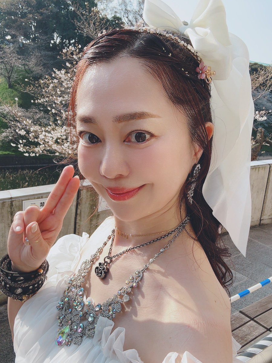 suzuhimena's tweet photo. 最初"Stand And Deliver"を聴いて「え!」と時間が止まり心臓をひと筋の雷光が裂き"Rising"で衝撃のあまり⚡️大稲妻が貫き🥺次にお姿を観て世界観が長年の👗我が美🌹と完全一致したのがLOVEBITES⚜️もうすぐ🐺係長です🙇♀️皆様よろしくお願いいたします🫡
#LOVEBITES #Asami #Asamiコス https://t.co/NL2XzrEYKQ