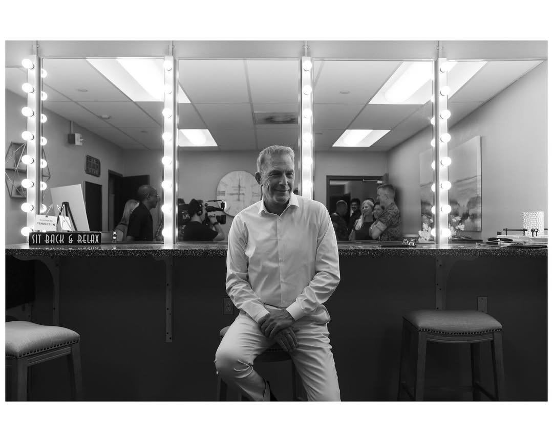 KevinCostndgew's tweet photo. #Kevincostner You showed up, and the energy was electric! This is what America looks like when we come together, stand strong, and make our voices heard. 🇺🇸🔥 Thank you for bringing the energy tonight!
#Kevincostnerfan
#Kevincostnerfans
#Kevincostnerfanpage
#HorizonAmericanSaga https://t.co/WZX7i2gQZC
