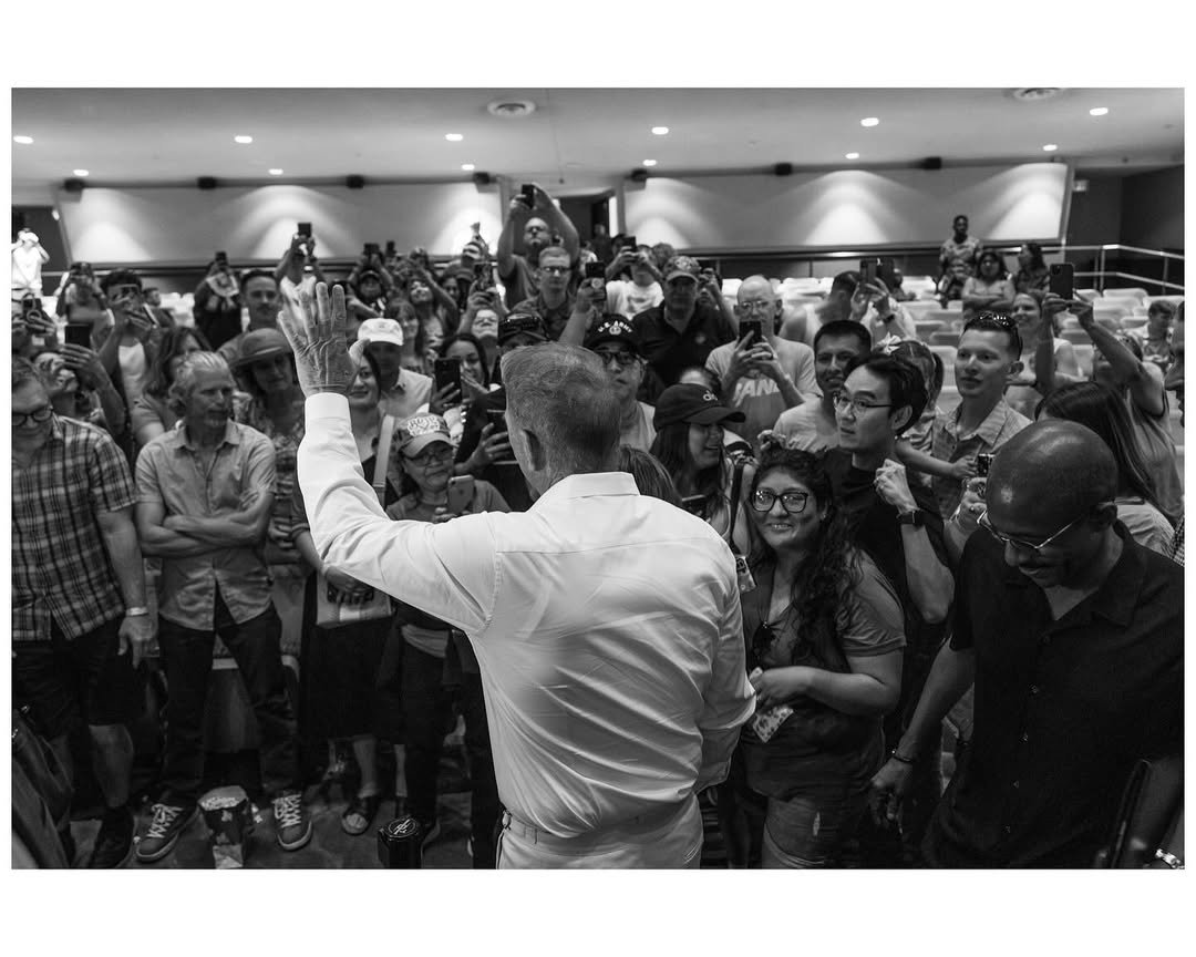 KevinCostndgew's tweet photo. #Kevincostner You showed up, and the energy was electric! This is what America looks like when we come together, stand strong, and make our voices heard. 🇺🇸🔥 Thank you for bringing the energy tonight!
#Kevincostnerfan
#Kevincostnerfans
#Kevincostnerfanpage
#HorizonAmericanSaga https://t.co/WZX7i2gQZC