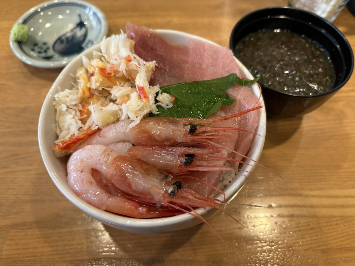 oliver4416's tweet photo. 海鮮丼うまかた😋 https://t.co/wxWLKWp9aa