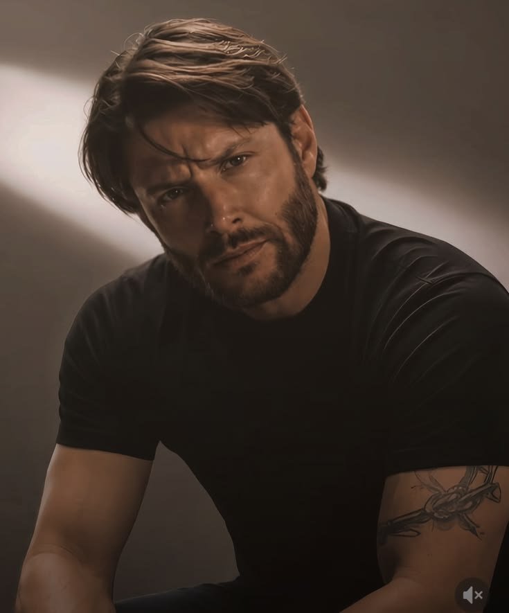 ironscyther_'s tweet photo. ✨️ JENSEN ACKLES ✨️

Acteur Américain surtout reconnue pour son rôle de Dean Winchester dans Supernatural et désormais son rôle de Soldier Boy dans The Boys

Série que je recommande :

- Supernatural
- The Boys
- Smallville
- Countdown https://t.co/MEAv0lDoJ7