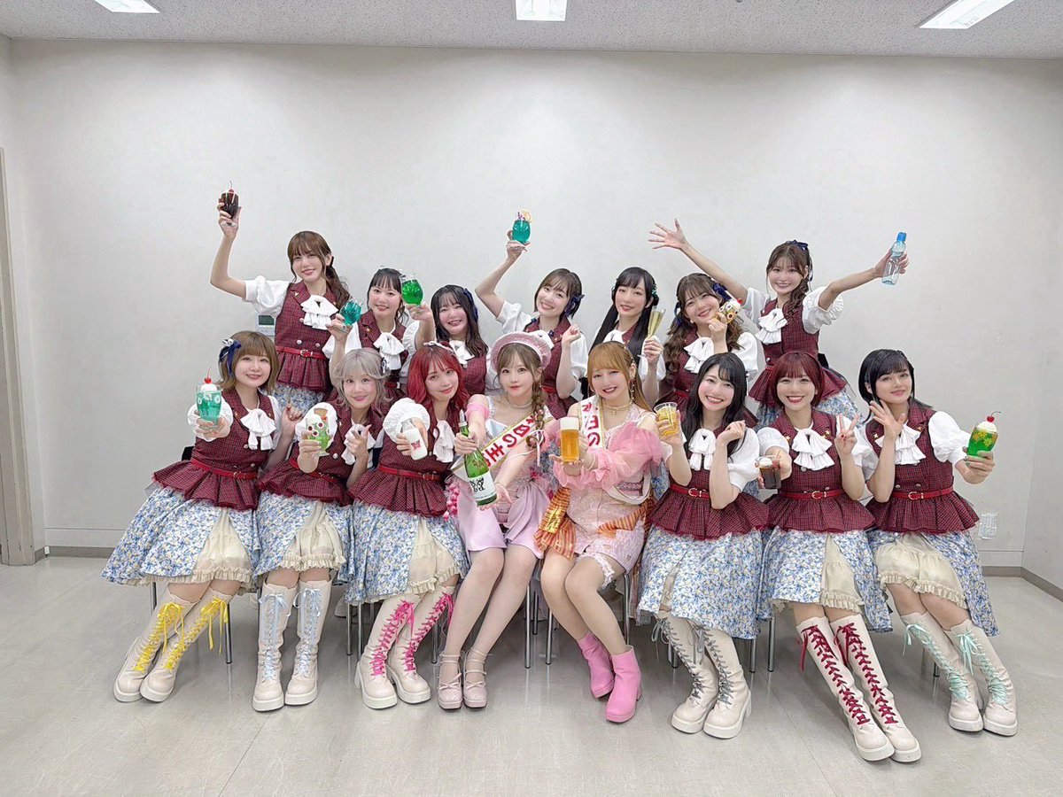 miiiiiina_cat's tweet photo. #ミリオン14th 
生オーディオコメンタリーまもなく12時から！！！

＼３次会よーっ🍻／

⬇️いっぱい呟いてね！
 #ミリオン14th_day2 https://t.co/KdavZPZ2al