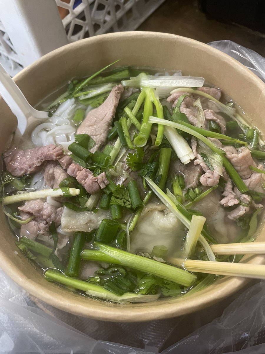 mouie8_'s tweet photo. phở https://t.co/4TH0N36BsX