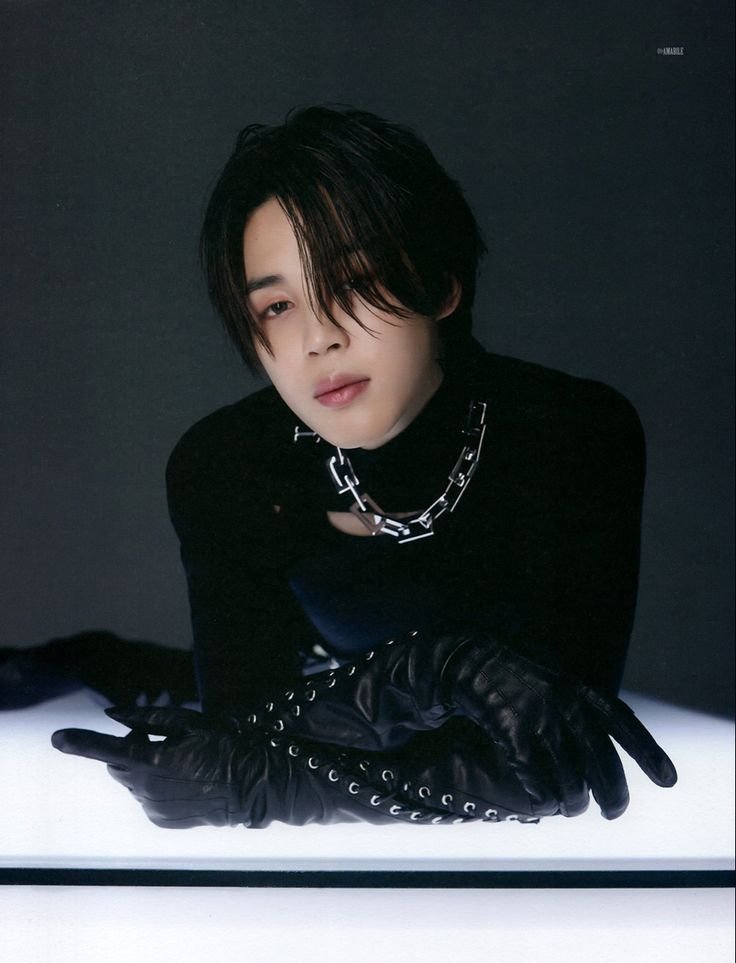 paindevine's tweet photo. peak androgyny and it never had anything to do with long or blonde hair. https://t.co/FINVYEBFNV