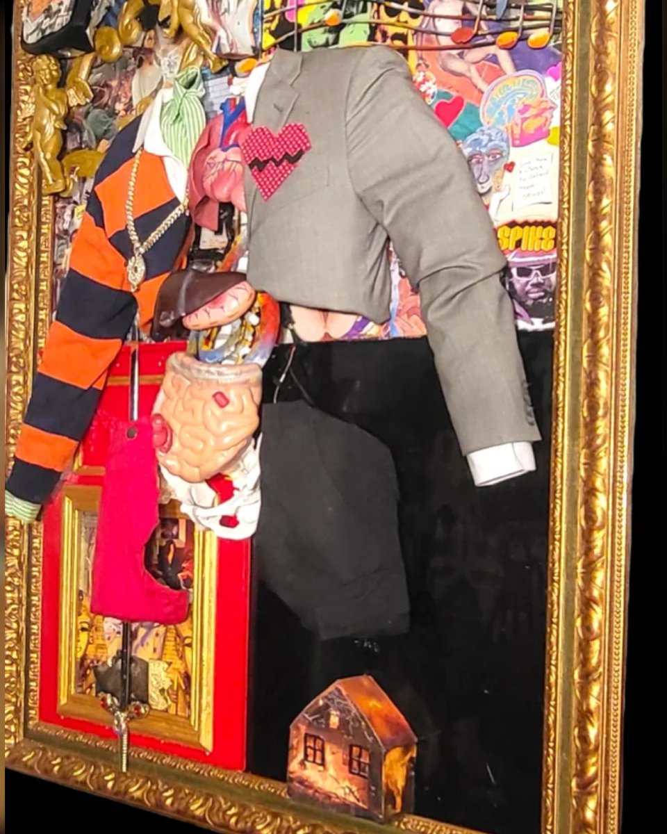 yzyupdates's tweet photo. Rhymefest talks about the meaning behind “Anatomy of a Jeen Yus” by Qyjon the Icon, an art piece displayed inside Donda West’s home that he believes serves as a spiritual protector of the house. ❤️🙏🏾

“He was just sitting out in front of the house with this on an easel… This particular piece is here as kind of a spiritual piece that I believe protects the home.”