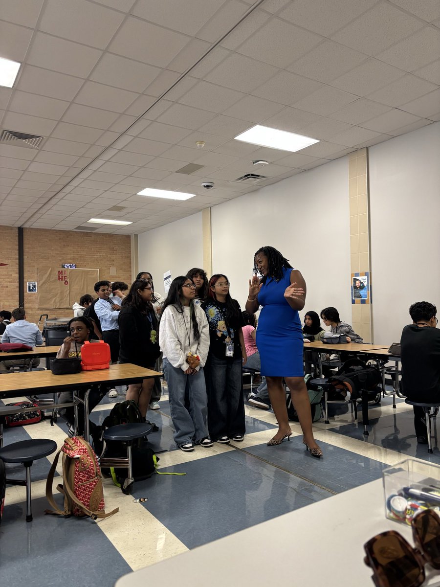 yolanda_gaither's tweet photo. I thoroughly enjoyed sharing my campus with my Principal for the Day. She had a full agenda: morning duty, student panel, walk throughs and even lunch duty! Did I mention she’s a former @Apollo_JH Panther? #apollogearup #RISDDreamOn https://t.co/76nhhMPa3k