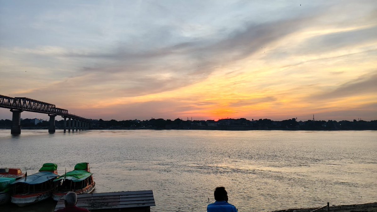 krishnasinghdev's tweet photo. Good morning ☀️

Started my 5 km morning walk today.

Woke up at 4, left my room by 5, and walked along the ghats of the Ganga.

Watching the sunrise from the riverside was worth every step.

A healthier body and a clearer mind for building better things. 🚶‍♂️🌅 https://t.co/AGWH5jnM3n