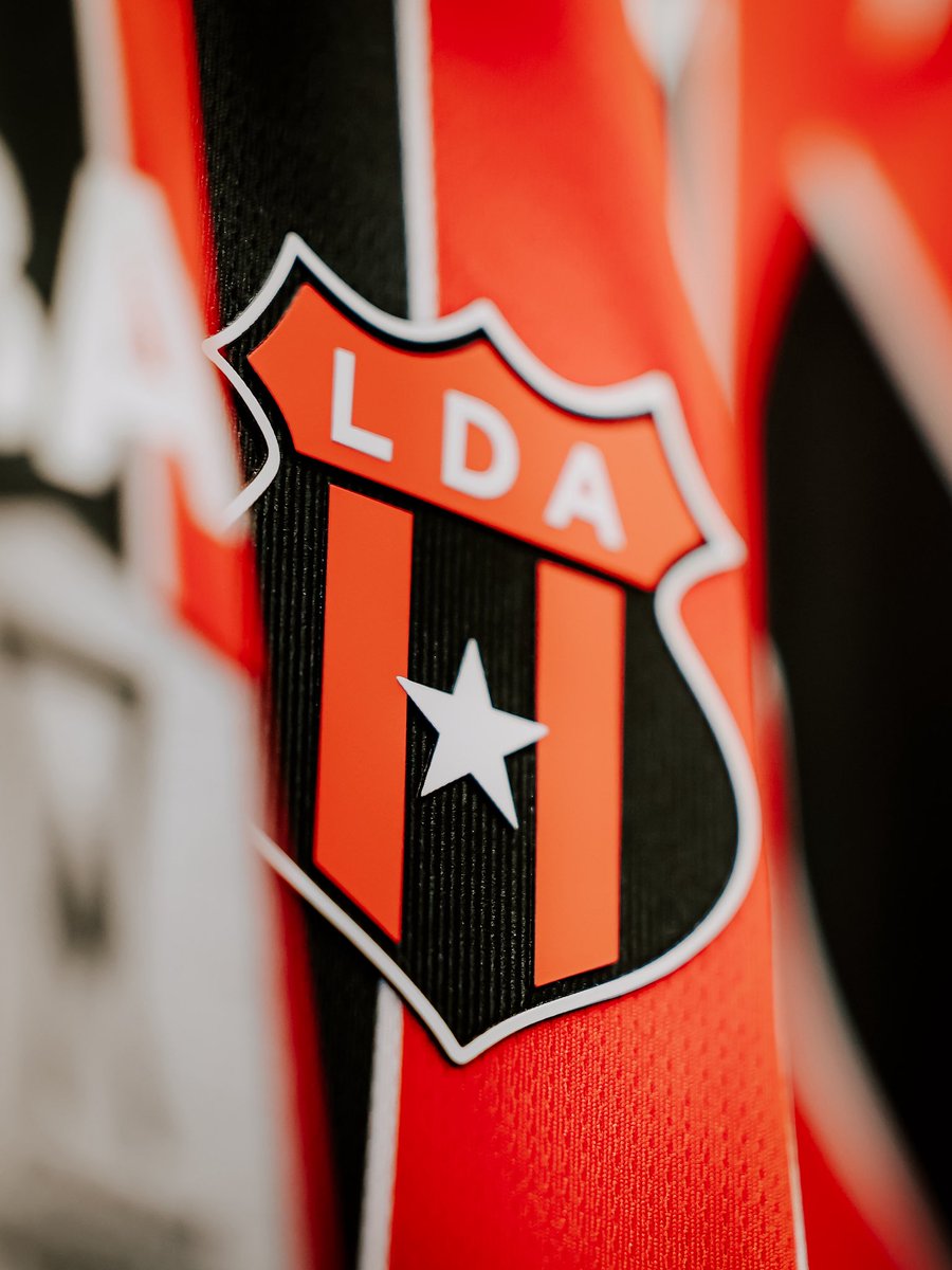 ldacr's tweet photo. Liga Deportiva Alajuelense informa la conformación del cuerpo técnico que acompañará a Óscar Ramírez en esta nueva etapa al frente del primer equipo masculino.

El equipo de trabajo estará integrado por:

* Auxiliares técnicos: Wardy Alfaro y Javier Delgado.
* Video analistas: Andrés Ramírez y Rodrigo Bustamante.
* Preparadores físicos: Yasser Gómez y Juan Carlos Barrantes.
* Entrenador de porteros: Diego Cejas.

El cuerpo técnico iniciará los entrenamientos este miércoles enfocado en la preparación de los próximos compromisos y los objetivos deportivos de la institución.