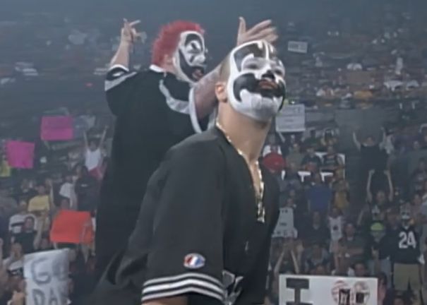 Justin_SofOK's tweet photo. Shane Douglas, Dennis Rodman, The Insane Clown Posse &amp; Arli$$ all debuted/returned on the same Nitro. #wcw99 https://t.co/GvmXBC6vGj