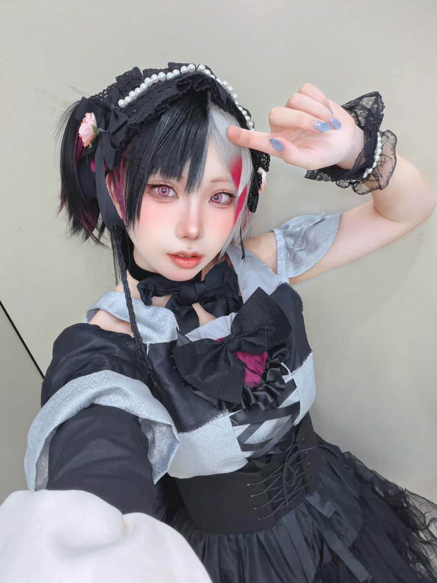 syu__haku__cos's tweet photo. そくほ

今日は7周年衣装の🎩🐤で居るよ〜
 #アコスタ池袋 https://t.co/wcQ6HvrWwo