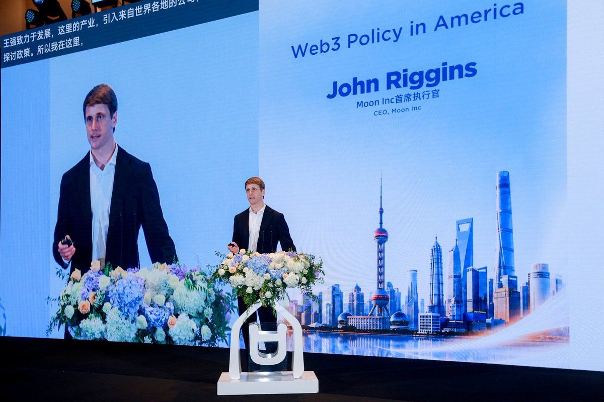 WXblockchain's tweet photo. 🔥 第十二届区块链全球峰会正在进行中！

🎤 @MoonIncHK 首席执行官 @DistRiggs 发表《美国 Web3 政策》主旨演讲，聚焦美国数字资产监管进展，探讨稳定币、资产代币化与金融基础设施创新的最新动向！

🔴 观看直播👇
https://t.co/7wt8wHuI41 https://t.co/yJzqj5TOrz