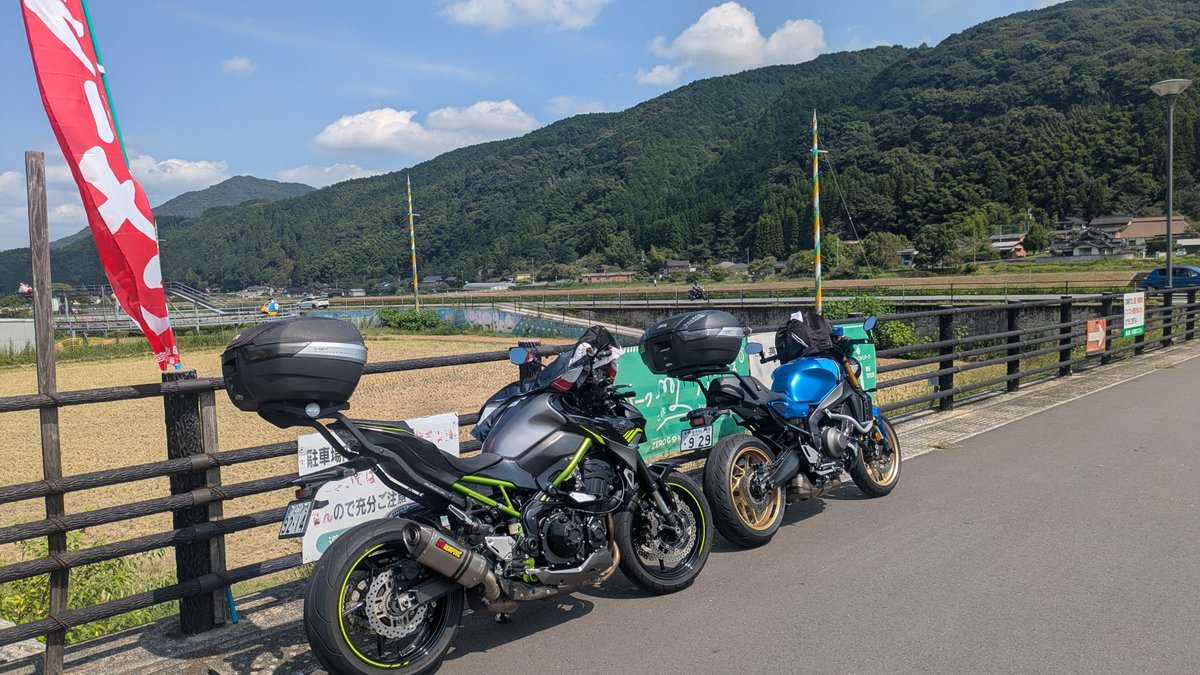zengo_kitaQ's tweet photo. 天気良いので、XSR900でちょっとおバイク❗
道の��歓遊舎ひこさん
連休最終日も車が多い😵 https://t.co/g7XatkwJ3H