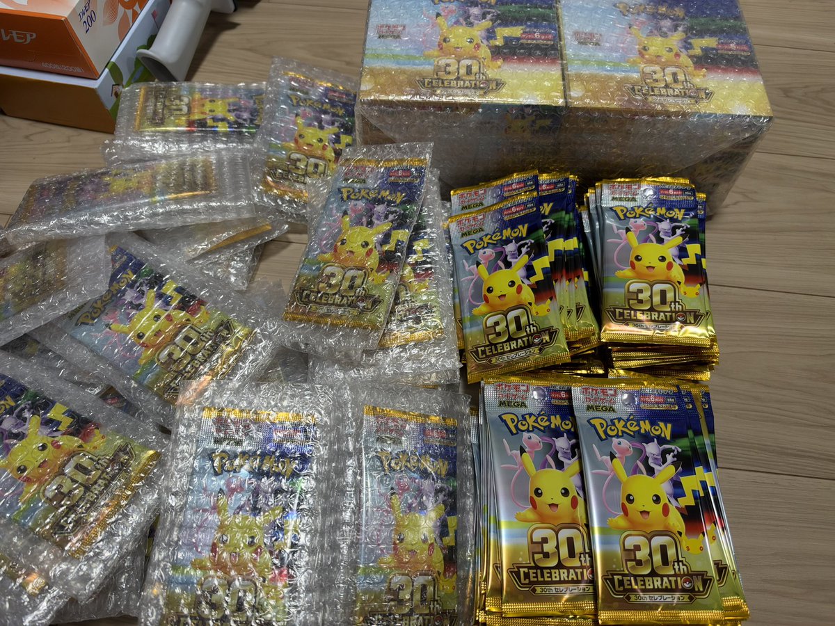waruiblackii's tweet photo. とあるポストを拝見しました…👀✨

30周年BOX、高騰しすぎ…
バラパックでもいいから開けたい…
ReveORIPAバラパックガチャ出してくれないかなー。。
↑
みたいなポスト！！笑

パラパックガチャはできませんが😭

【直送以外の！】
ReveORIPAの商品を発送してくれた場合のみ。

【超高確率】で。おまけで新弾のパラパックつけます🎁✨

全てBOXから開封しておりますのでしっかり当たりも出ます🎉
数量限定！〈15BOX分〉くらいやります💪✨

本日から梱包に入れていきますね☺️

ユーザー様が少しでも楽しめますように🤝✨